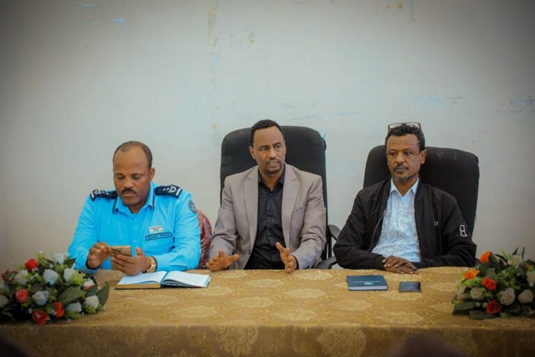 Harari Region Peace and Security Administration Office held a discussion with the employees about the 2017 service delivery and good management plan.