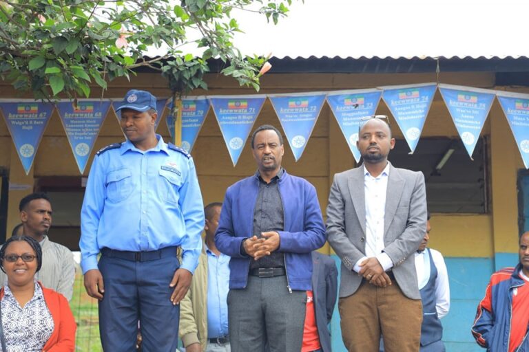 በሰላምና ፀጥታ አስተዳደር ቢሮ  በተቀመጠው  አቅጣጫ መሰረት  ሐኪም ወረዳ፣ አሚር ኑር  ወረዳ ፣አባድር ወረዳ ፣ ድሬ ጠያራ ወረዳ ፣ ሸንኮር ወረዳ እና ኤረር ወረዳ  የአብሮነት ቀን ተከብሯል