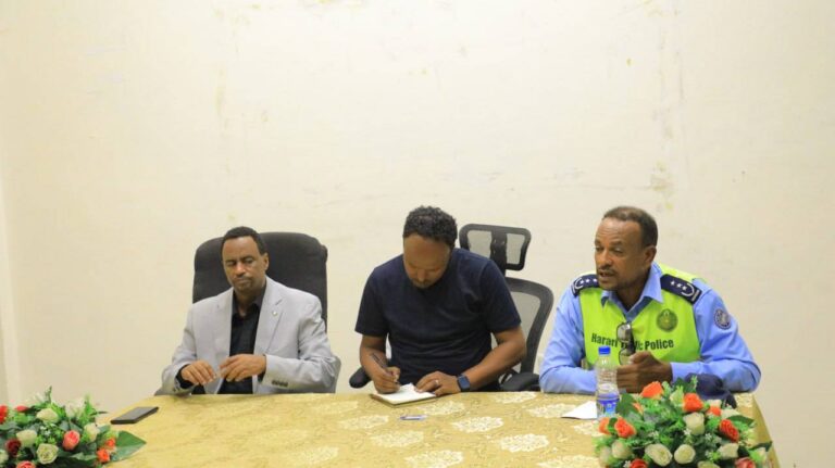 በሰላምና ፀጥታ አስተዳደር ቢሮ የህገ የበላይነትን ከማስጠበቅ አንፃር ሰላም ከሌሊት የባጃጅ አሽከርካሪዎች ጋር ውይይት ተደረገ፡፡