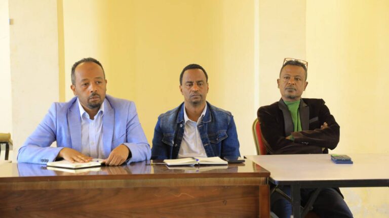 ክልላችን የምትታወቅበትን የሰላም፣ የመቻቻልና አብሮነት እሴት አጠናክሮ ከማስቀጠል አንፃር በሀኪም ወረዳ ከሐይማኖት አባቶች ፣ የሀገር ሽማግሌዎች፣የሰላም አደረጃጀቶችና ከወረዳው ማህበረሰብ ጋር ውይይት ተደረገ