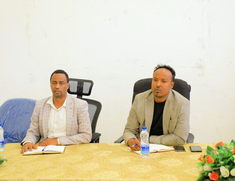 በሰላምና ፀጥታ አስተዳደር ቢሮ ህገ ወጥ እንቅስቃሴን ከመቆጣጠር አንፃር እና የፀጥታ ሁኔታ ላይ ከክልል አና ከወረዳ የፀጥታ ሀላፊዎች ጋር ውይይት ተደረገ፡፡