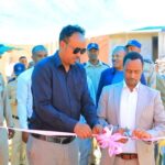 የሐረሪ ክልል ፖሊስ ኮሚሽን የክረምት በጉ ፍቃድ መርሀግብር አገልግሎት ምክንያት በማድረግ በሐኪም ወረዳ ያስገነባቸውን ቤት በዛሬው እለት አስመረቆ አስረክበዋል።